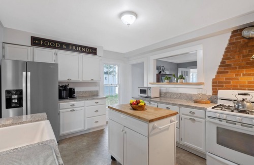 Cleveland House | Oneida Lakefront | Dock | Kayaks | Pet Friendly