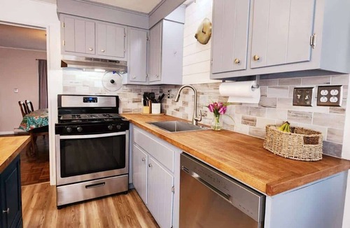 Bridgeport House | Oneida Lakeside Retreat