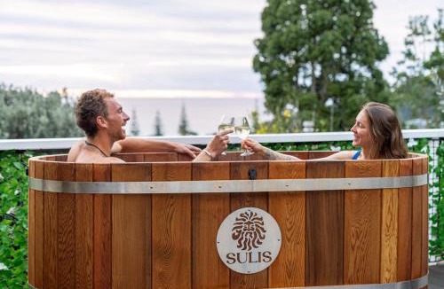 Onemana Apartment | Onemana Retreat - Self-contained unit with Hot Tub