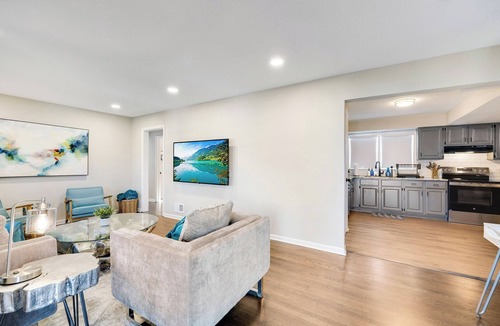 Lee's Summit House | OneNinth-Luxury Downtown Retreat