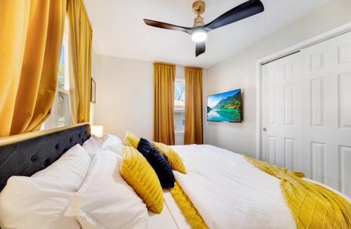 Lee's Summit House | OneNinth-Luxury Downtown Retreat