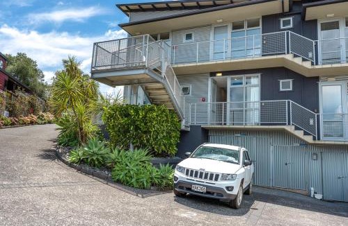 Oneroa Villa | Oneroa Bay Villa Waiheke