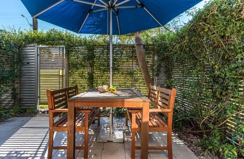 Oneroa Villa | Oneroa Bay Villa Waiheke