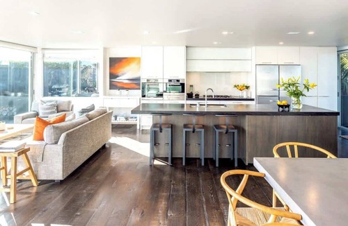 Oneroa House | Oneroa Luxury Waterfront - Sea Views Near Village