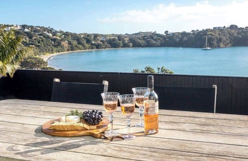 Oneroa House | Oneroa Luxury Waterfront - Sea Views Near Village