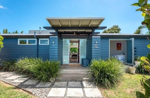 Oneroa House | ONEROA OASIS with heated Pool