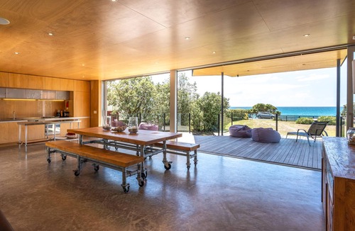 Onetangi House | ONETANGI BEACH | Be My Guest