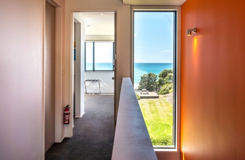 Onetangi House | ONETANGI BEACH | Be My Guest
