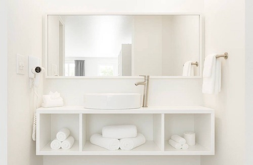 Dock Junction Hotel | Oneway Brunswick