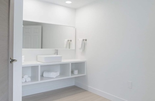 Dock Junction Hotel | Oneway Brunswick