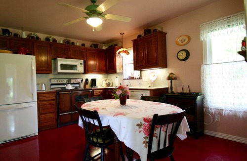 Manchaca House | Onion Creek Cottage in the Heart of Texas!nLovely Sunporch! Charm meets Comfort!