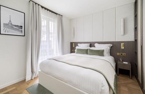 Saint-Thomas-d'Aquin Apartment | Oniri - Serviced Apartment in Saint Germain des Prés - Rue de Verneuil