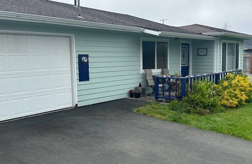 Crescent City North Cottage | Only 1 mile to the beach!