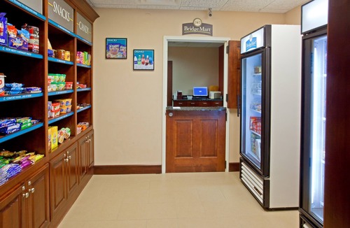 Webster Apartment | Only 10 Minutes from NASA | Free Breakfast