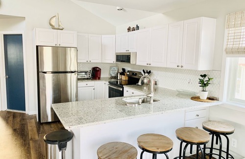 South Beach Haven House | Only 2 August Weeks Left! 1 house off Beach, 3 Decks, Ocean & Bay Views