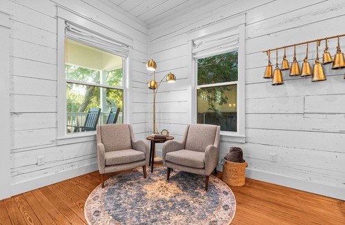 Brazos House | ONLY 4 BLOCKs to Magnolia-Hot tub-Texas Bell in Waco