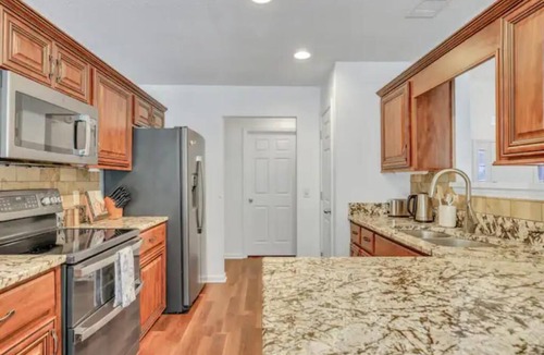 Savannah House | Only 9 Miles to Downtown! Pool Game Room Fire Pit