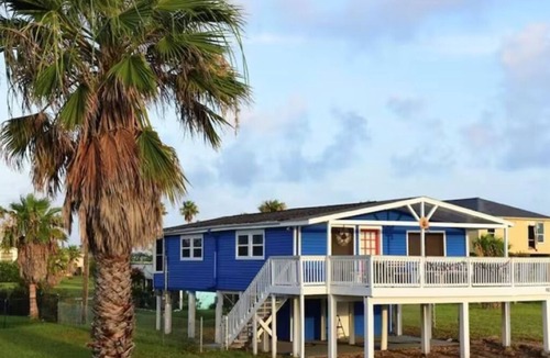 Pirates Beach West House | only a 2 block walk to a private beach perfect for families