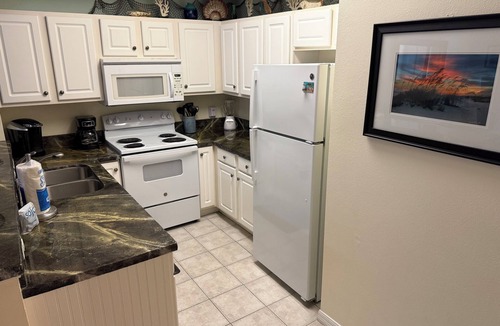 Navarre Beach Condo | ONLY BETWEEN 5/16 -5/20 - 149 NIGHTLY - 3 NIGHT MIN WITH DAILY BEACH SERVICE !