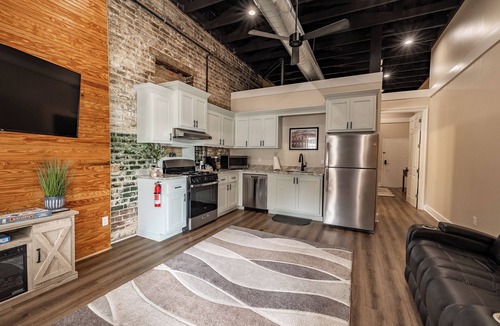 Laurel Apartment | Only Groundfloor access Downtown Laurel - G