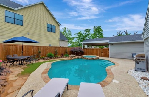 Grapevine House | Only Minutes to Historic Grapevine, Walking Distance to Grapevine Lake