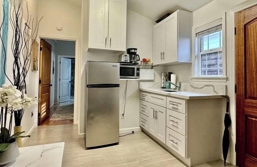 South Redondo Apartment | ONLY STEPS TO THE BEACH