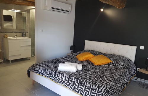 Theneuil Bed & Breakfast | Onna's bed and breakfast