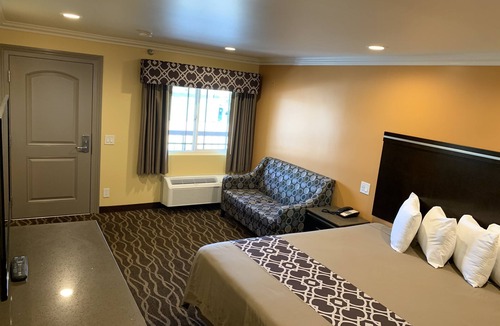 Montclair Hotel | Ontario Inn & Suites
