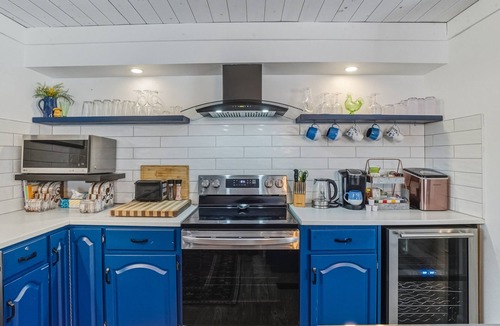 Huntsville Ski Chalet | Ontario’s HIDDEN GEM! Cozy chalet in sought after Hidden Valley Highlands