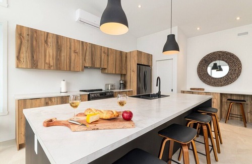 Les Eboulements Ski Chalet | Onyx 150: Winter Views, Hot Tub & Fireplace