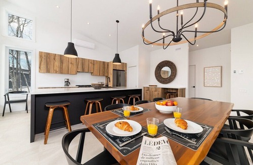 Les Eboulements Ski Chalet | Onyx 150: Winter Views, Hot Tub & Fireplace