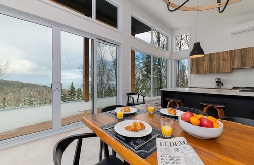 Les Eboulements Ski Chalet | Onyx 150: Winter Views, Hot Tub & Fireplace