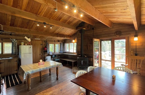 Nipissing Cabin | Onyx's Haven: Off Grid Log Cabin