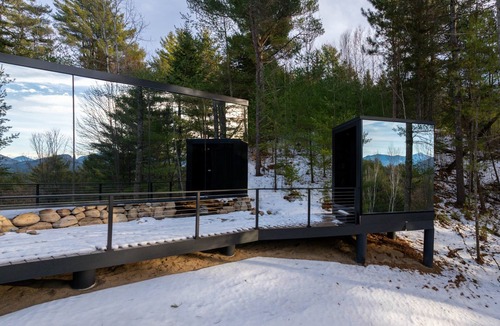 North Pole Cabin | ÖÖD Whiteface at Jay - Scandinavian Mirror Cabin