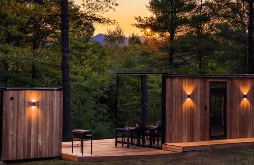 North Pole Cabin | ÖÖD Whiteface at Jay - Scandinavian Mirror Cabin