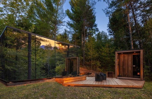 North Pole Cabin | ÖÖD Whiteface at Jay - Scandinavian Mirror Cabin