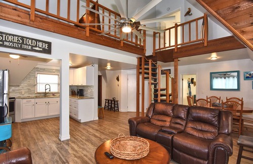 Claremore Cabin | Oolagah Lake - Adorable 2 story Cabin