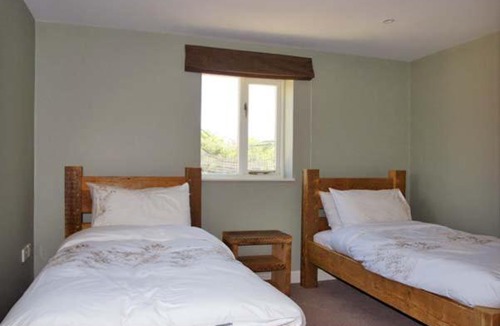 Stanton Drew Apartment | Oolitic Springs