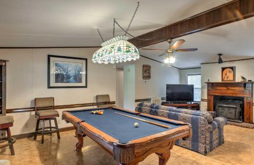 Ooltewah House | Ooltewah Cabin w/Grill, Pool Table & Porch!