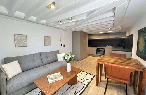 Quartier de la Porte-Saint-Denis Apartment | Opéra - Premium flat with lift near Gare de l'Est