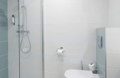 Balaruc-les-Bains Hotel | Opéralia Hôtel Les Pins