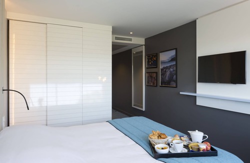 Balaruc-les-Bains Hotel | Opéralia Hôtel Les Pins