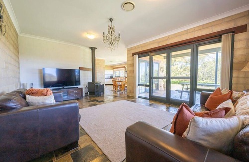 Canobolas House | Opal View - Serene Sanctuary, Close to Cadia