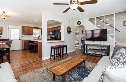 Hikes Point House | OPEN 4BR/2BA Sleeps 8 Near Hwy Covered Deck Close to Downtown & Expo Ctr