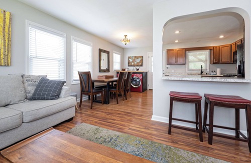 Hikes Point House | OPEN 4BR/2BA Sleeps 8 Near Hwy Covered Deck Close to Downtown & Expo Ctr