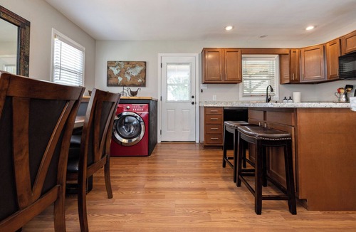 Hikes Point House | OPEN 4BR/2BA Sleeps 8 Near Hwy Covered Deck Close to Downtown & Expo Ctr