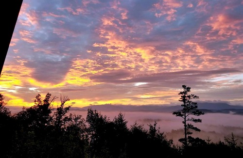 Sevierville Cabin | Open 5/31-6/4, JUL 3-6,17-23 Knight of My Dreams, Secluded,Amazing View, 1 level