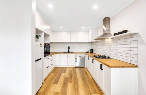 Coburg Apartment | Open and Airy Warehouse on Loch