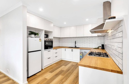 Coburg Apartment | Open and Airy Warehouse on Loch