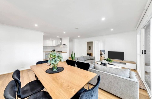 Coburg Apartment | Open and Airy Warehouse on Loch